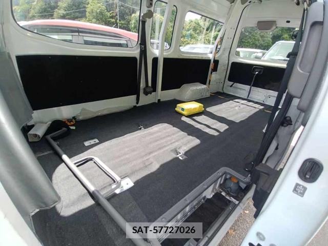 Nissan NV350 Caravan 2019-07 8656629-10
