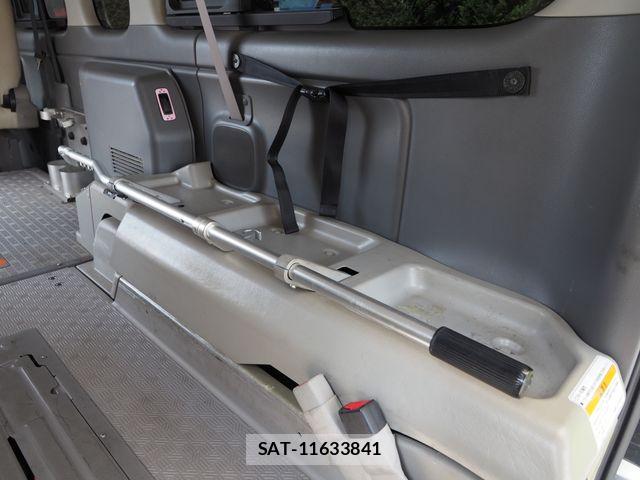 Nissan NV350 Caravan 2017-09 8660839-13