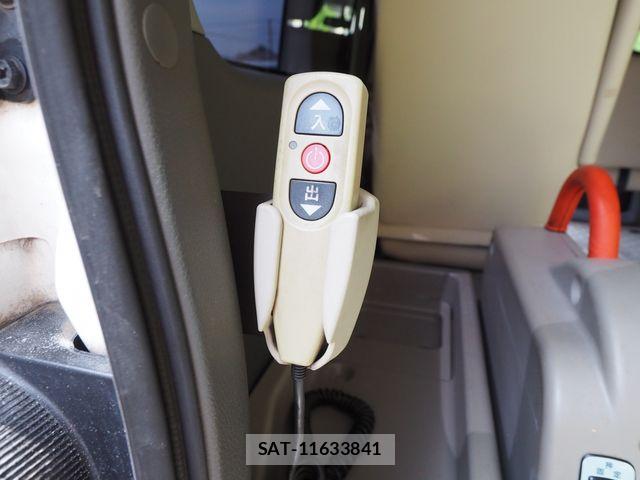 Nissan NV350 Caravan 2017-09 8660839-14