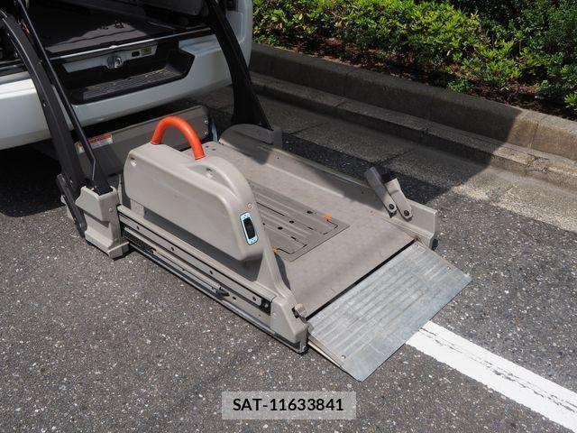 Nissan NV350 Caravan 2017-09 8660839-16
