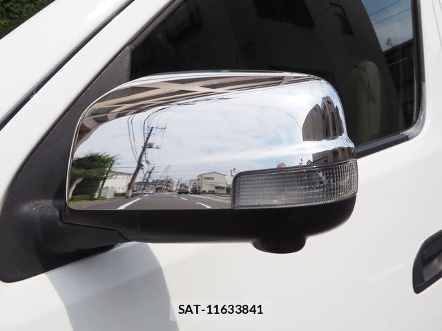 Nissan NV350 Caravan 2017-09 8660839-18