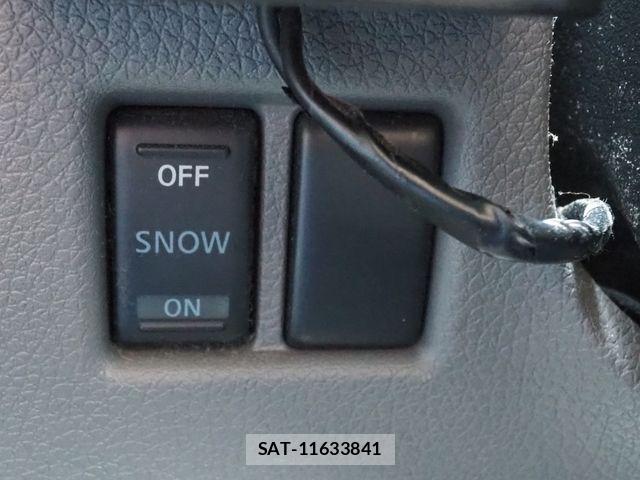 Nissan NV350 Caravan 2017-09 8660839-7