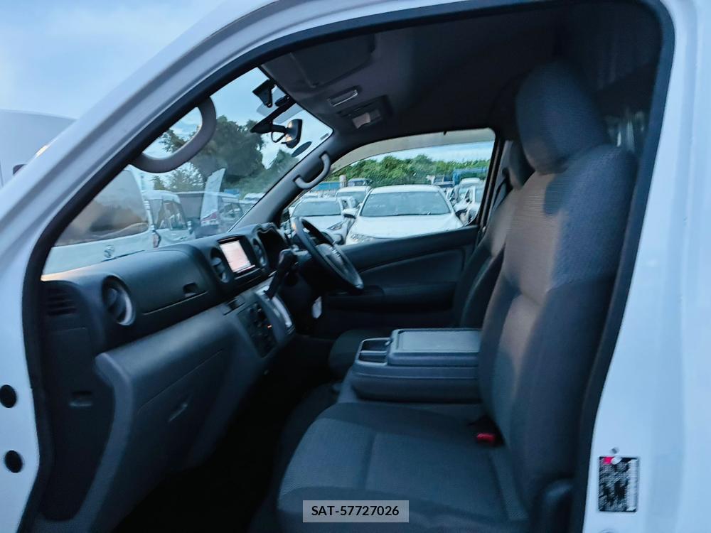 Nissan NV350 Caravan 2019-07 8656629-9
