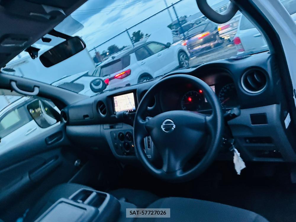 Nissan NV350 Caravan 2019-07 8656629-11