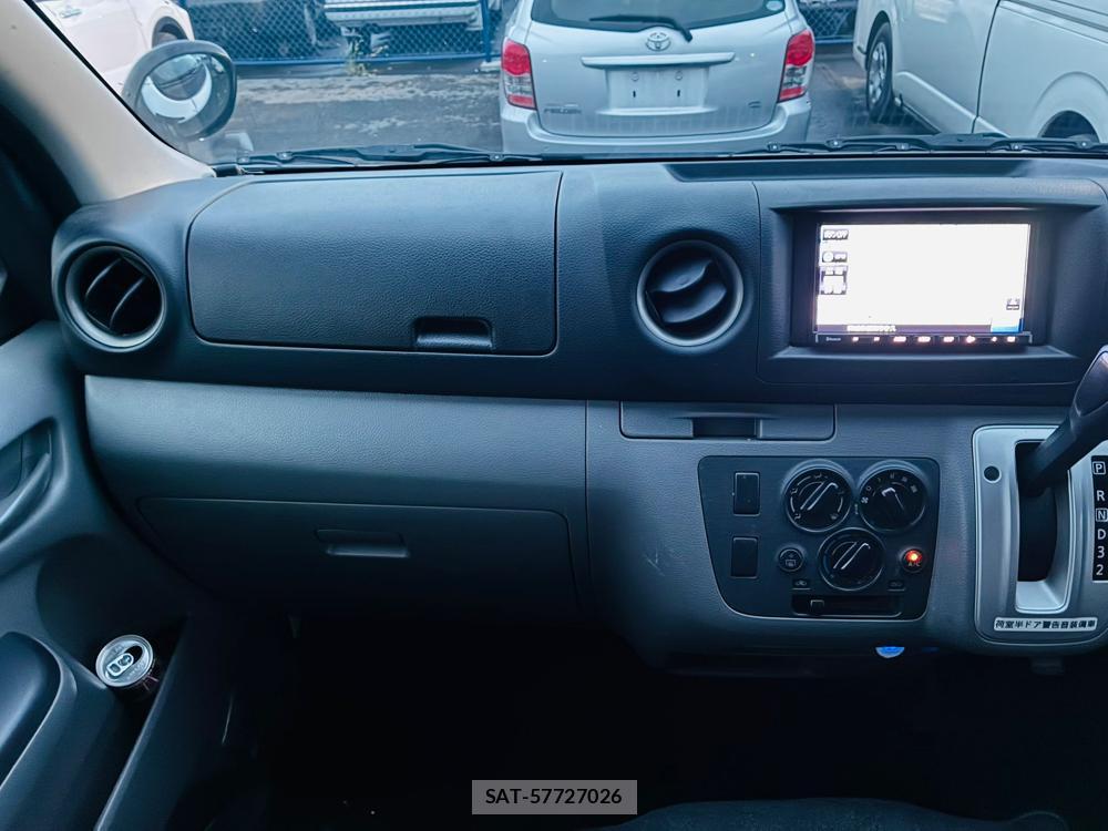 Nissan NV350 Caravan 2019-07 8656629-16