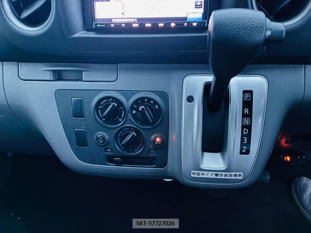 Nissan NV350 Caravan 2019-07 8656629-19