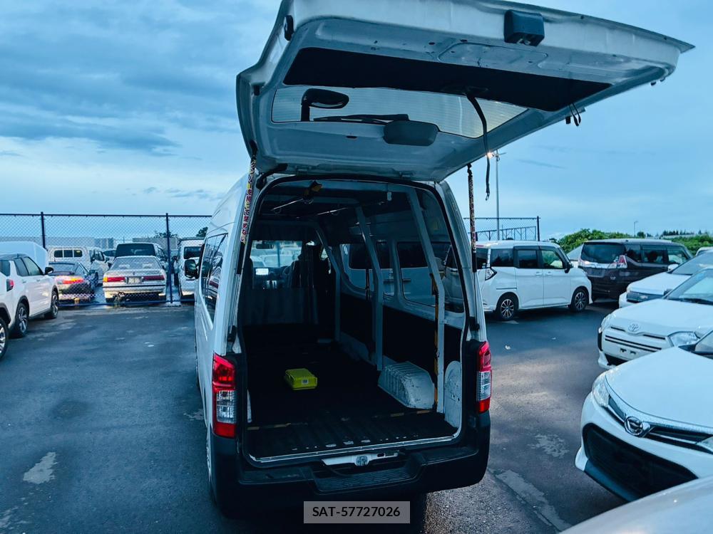Nissan NV350 Caravan 2019-07 8656629-25