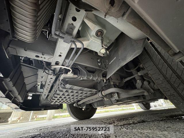 Nissan NV350 Caravan 2018-02 8686225-11