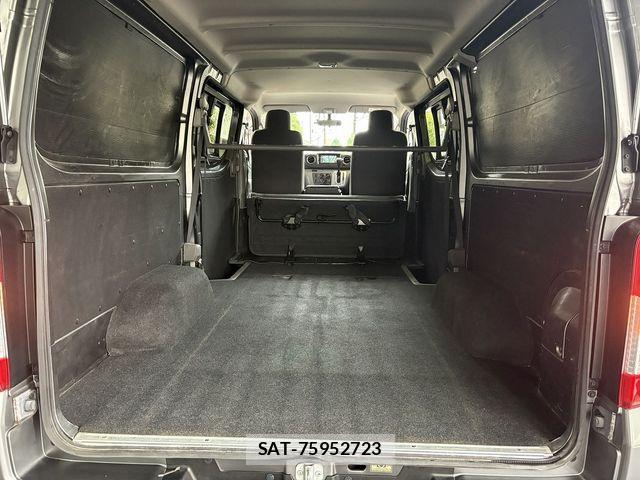Nissan NV350 Caravan 2018-02 8686225-19