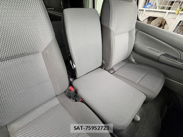 Nissan NV350 Caravan 2018-02 8686225-20