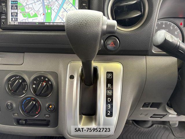 Nissan NV350 Caravan 2018-02 8686225-22