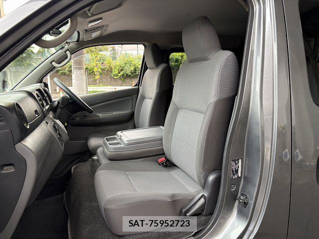 Nissan NV350 Caravan 2018-02 8686225-25