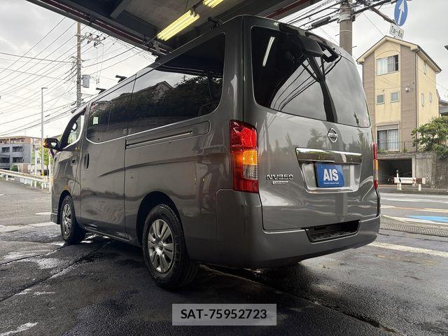 Nissan NV350 Caravan 2018-02 8686225-2