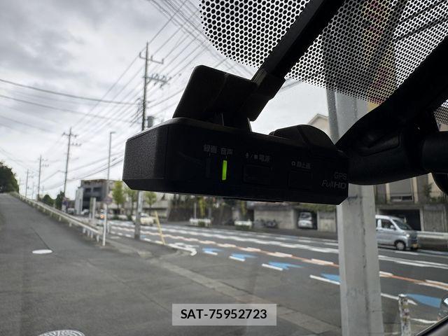 Nissan NV350 Caravan 2018-02 8686225-6