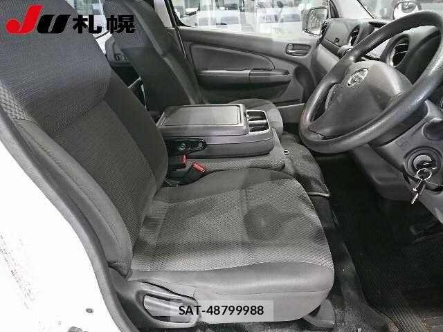Nissan NV350 Caravan 2019-06 8697693-3