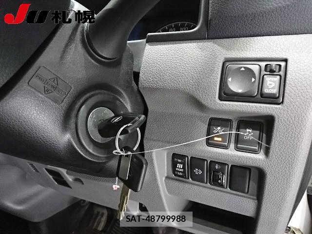 Nissan NV350 Caravan 2019-06 8697693-5