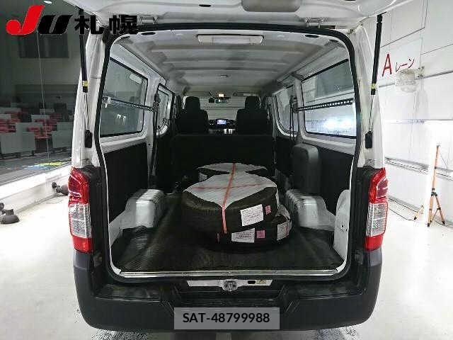 Nissan NV350 Caravan 2019-06 8697693-8