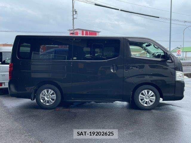 Nissan NV350 Caravan 2012-12 8744985-16