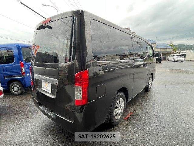Nissan NV350 Caravan 2012-12 8744985-17