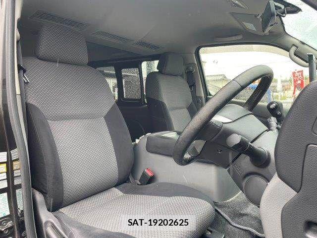 Nissan NV350 Caravan 2012-12 8744985-6