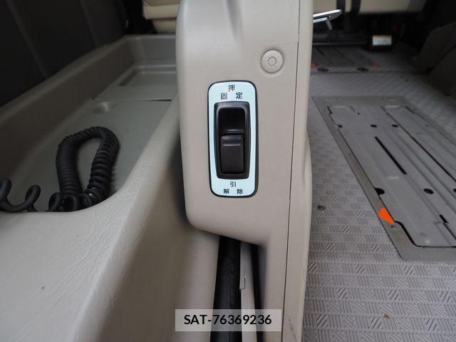 Nissan NV350 Caravan 2020-03 8744978-15
