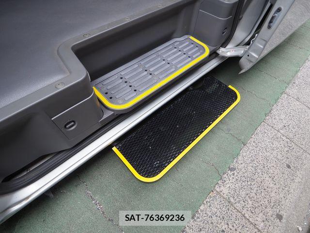 Nissan NV350 Caravan 2020-03 8744978-17