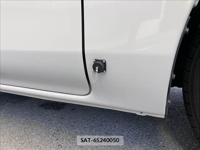 Nissan NV350 Caravan 2024-09 8744973-24