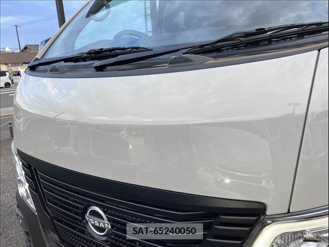 Nissan NV350 Caravan 2024-09 8744973-29