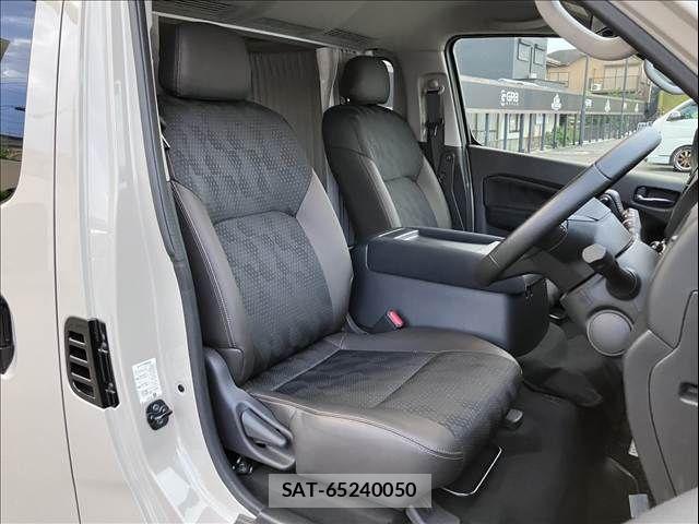 Nissan NV350 Caravan 2024-09 8744973-6