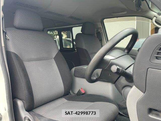 Nissan NV350 Caravan 2013-07 8744987-9