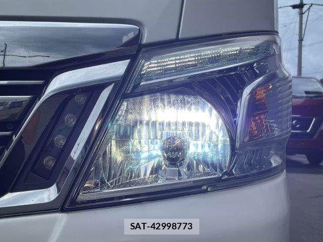 Nissan NV350 Caravan 2013-07 8744987-14
