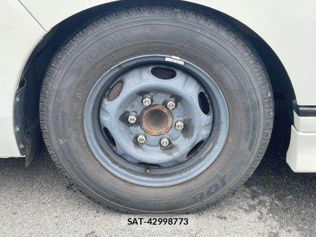 Nissan NV350 Caravan 2013-07 8744987-16