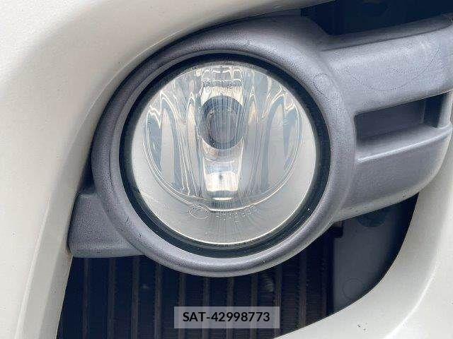 Nissan NV350 Caravan 2013-07 8744987-26