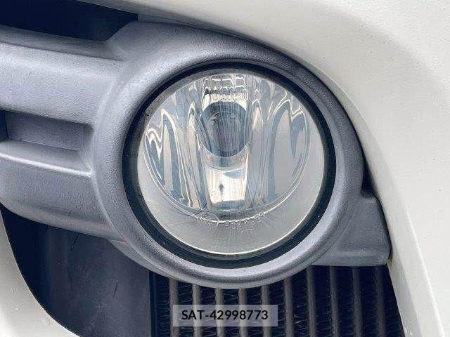 Nissan NV350 Caravan 2013-07 8744987-27