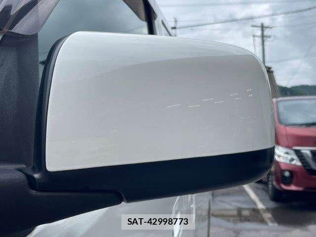 Nissan NV350 Caravan 2013-07 8744987-28
