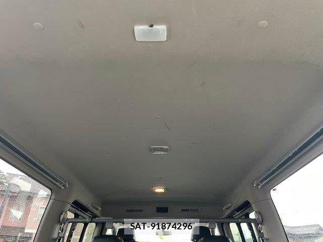 Nissan NV350 Caravan 2016-08 8744984-11