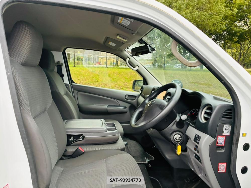 Nissan NV350 Caravan 2020-12 8711596-11