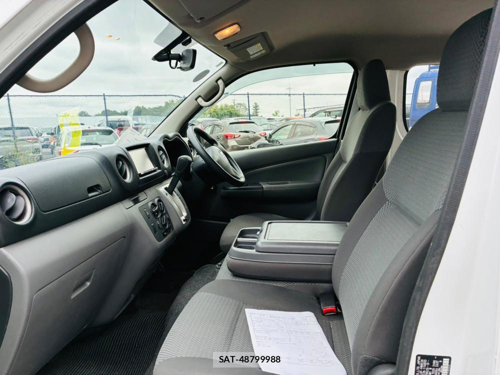 Nissan NV350 Caravan 2019-06 8697693-9