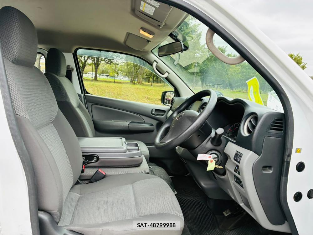 Nissan NV350 Caravan 2019-06 8697693-10