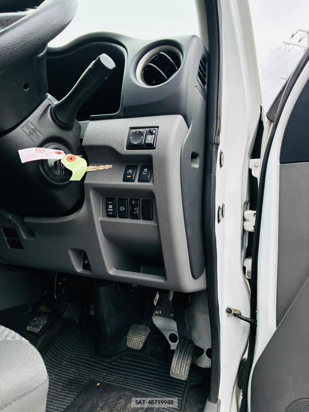 Nissan NV350 Caravan 2019-06 8697693-16
