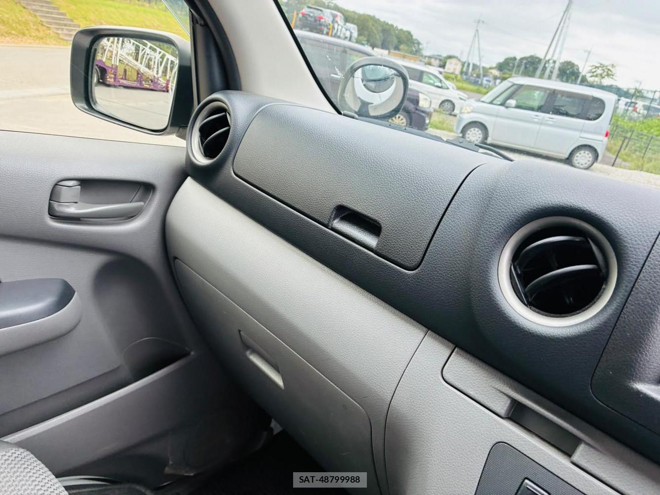 Nissan NV350 Caravan 2019-06 8697693-18