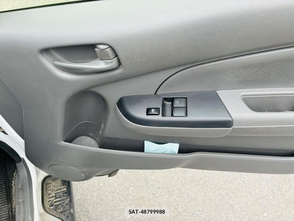 Nissan NV350 Caravan 2019-06 8697693-21