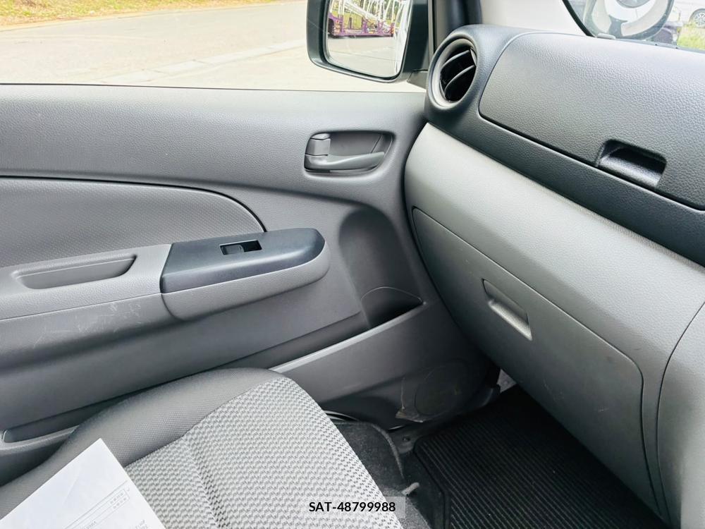 Nissan NV350 Caravan 2019-06 8697693-22