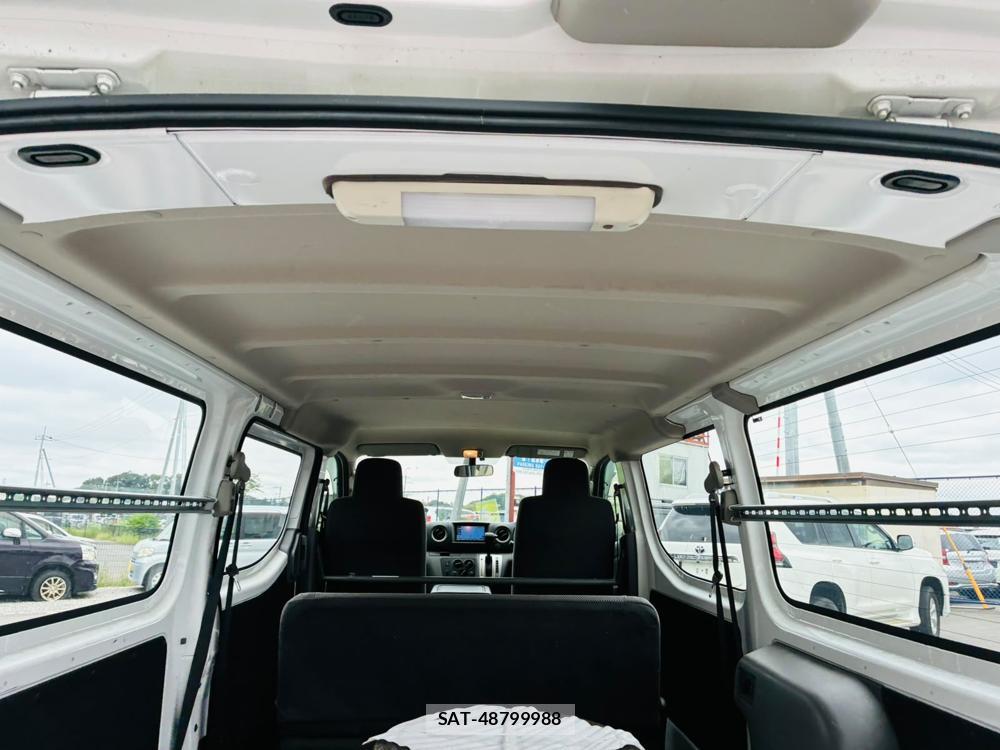 Nissan NV350 Caravan 2019-06 8697693-23