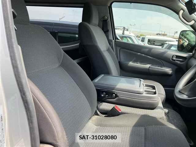 Nissan NV350 Caravan 2021-06 8782929-4