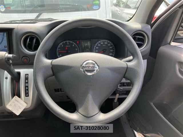 Nissan NV350 Caravan 2021-06 8782929-5