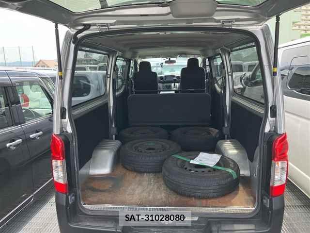 Nissan NV350 Caravan 2021-06 8782929-8