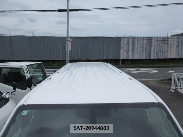 Nissan NV350 Caravan 2015-11 8781496-9