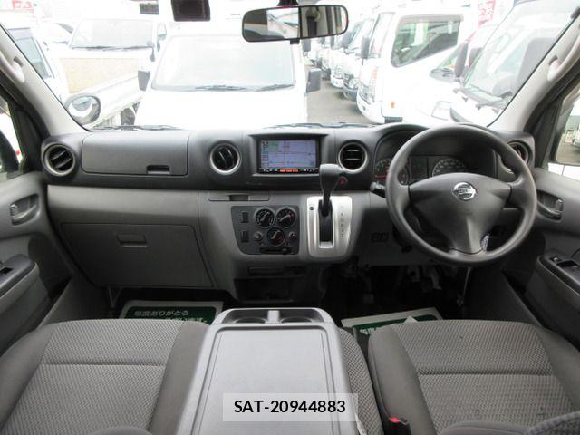 Nissan NV350 Caravan 2015-11 8781496-10