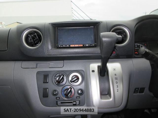 Nissan NV350 Caravan 2015-11 8781496-12